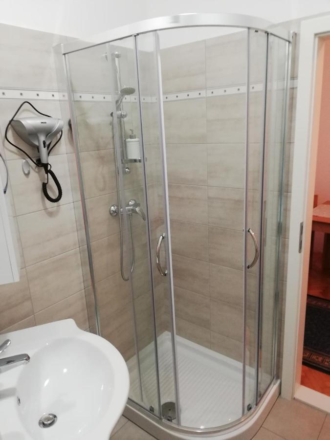 Sobe Sabec Panzió Postojna Kültér fotó